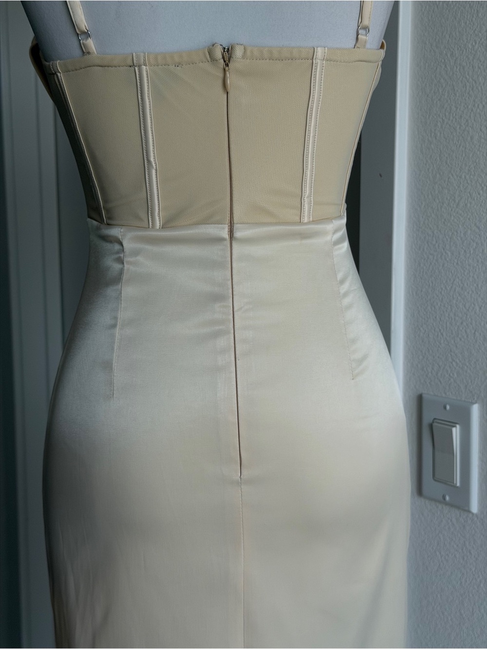 NBD Aella dress in Champagne size S - Picture 9 of 13